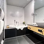 Der Valk Hotel 4*